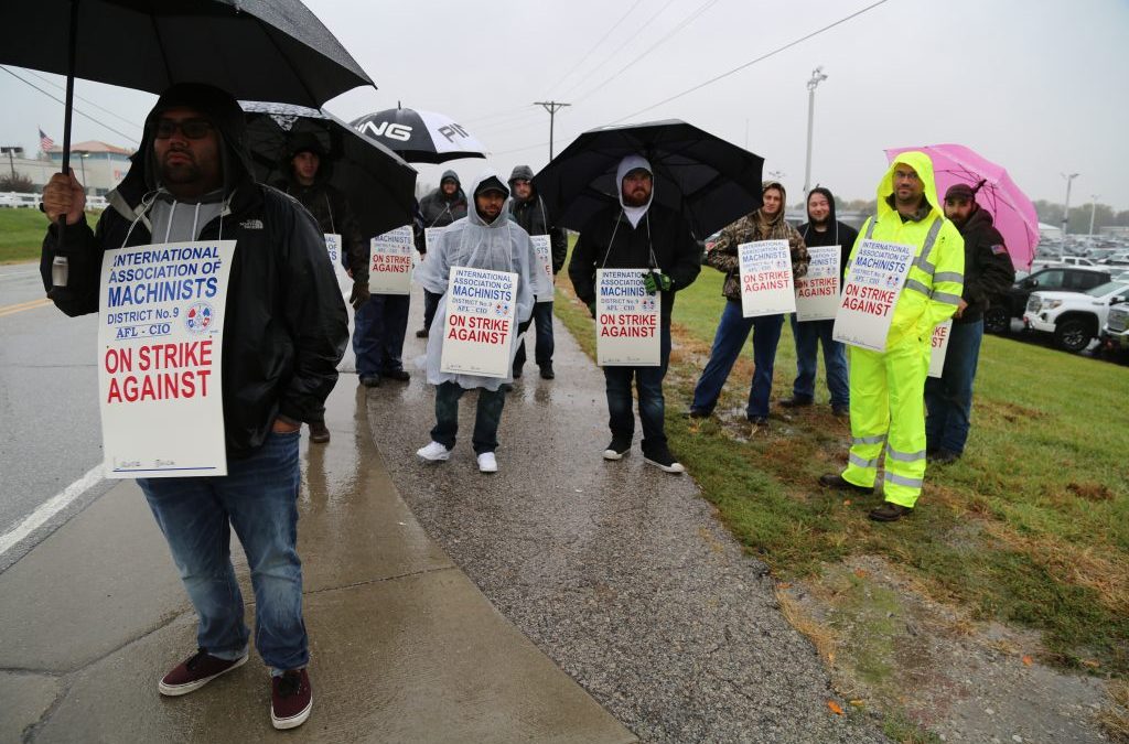 Illinois IAM Local 313 Members Strike Laura Buick GMC to Protect Pension