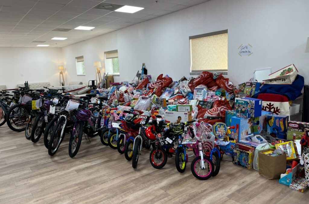 Florida District 166 Lodges Raise $25K to Make Christmas Magical for Children in Foster Care
